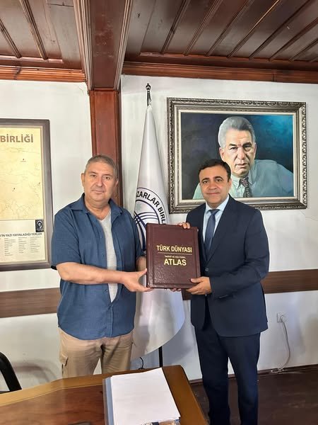 Azerbaycan Kültür Merkezi başkanı Samir Abbasov Avrasya Yazarlar Birliği Başkanı Ufuk Tuzman'ı ziyaret etti