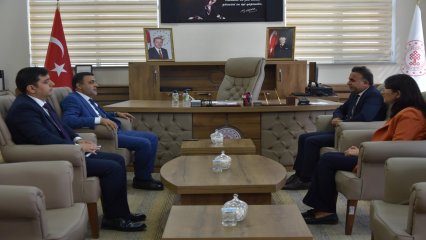 Azerbaycan Cumhuriyeti Türkiye Büyükelçiliği'ne bağlı Azerbaycan Kültür Merkezinden Erzurum İli Halk Kütüphanesine Kitap Bağışı